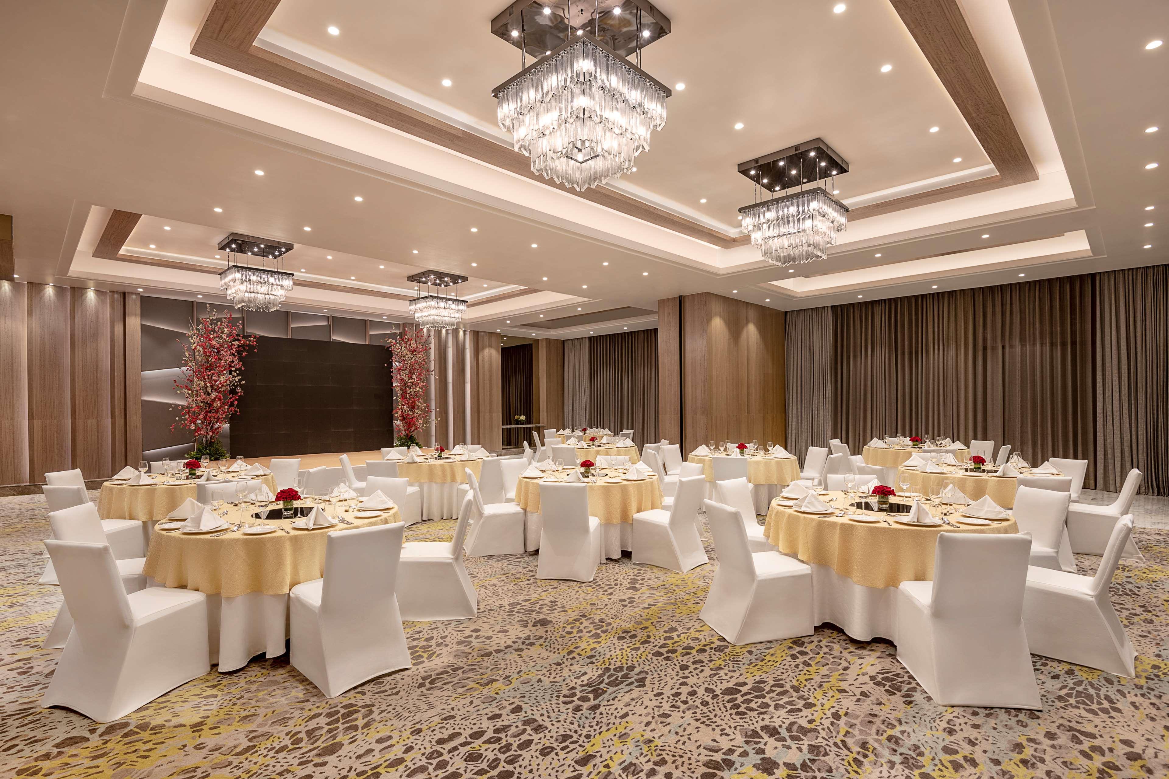 Radisson Mumbai Andheri MIDC Bagian luar foto The Grand Ballroom