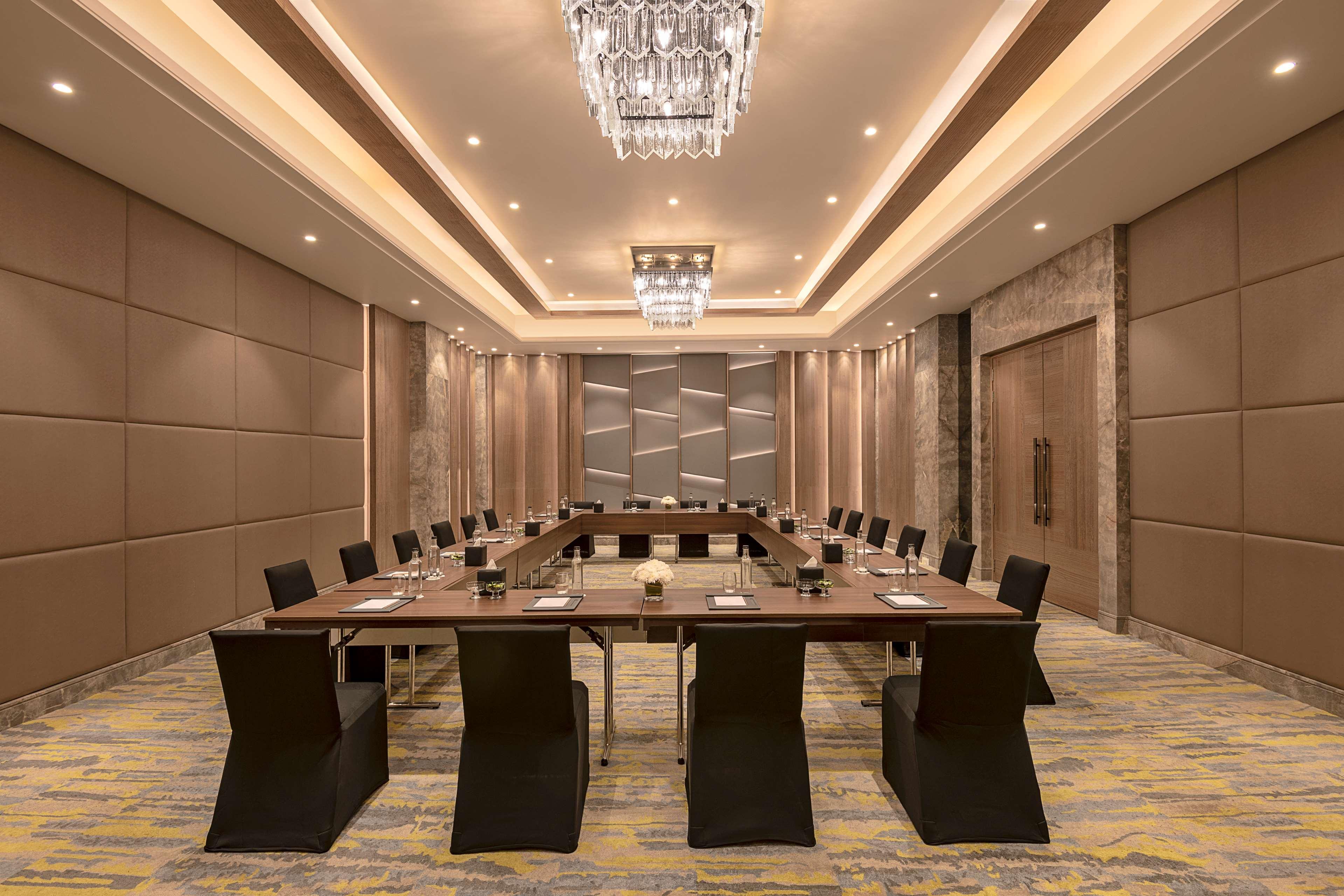 Radisson Mumbai Andheri MIDC Bagian luar foto Meeting room