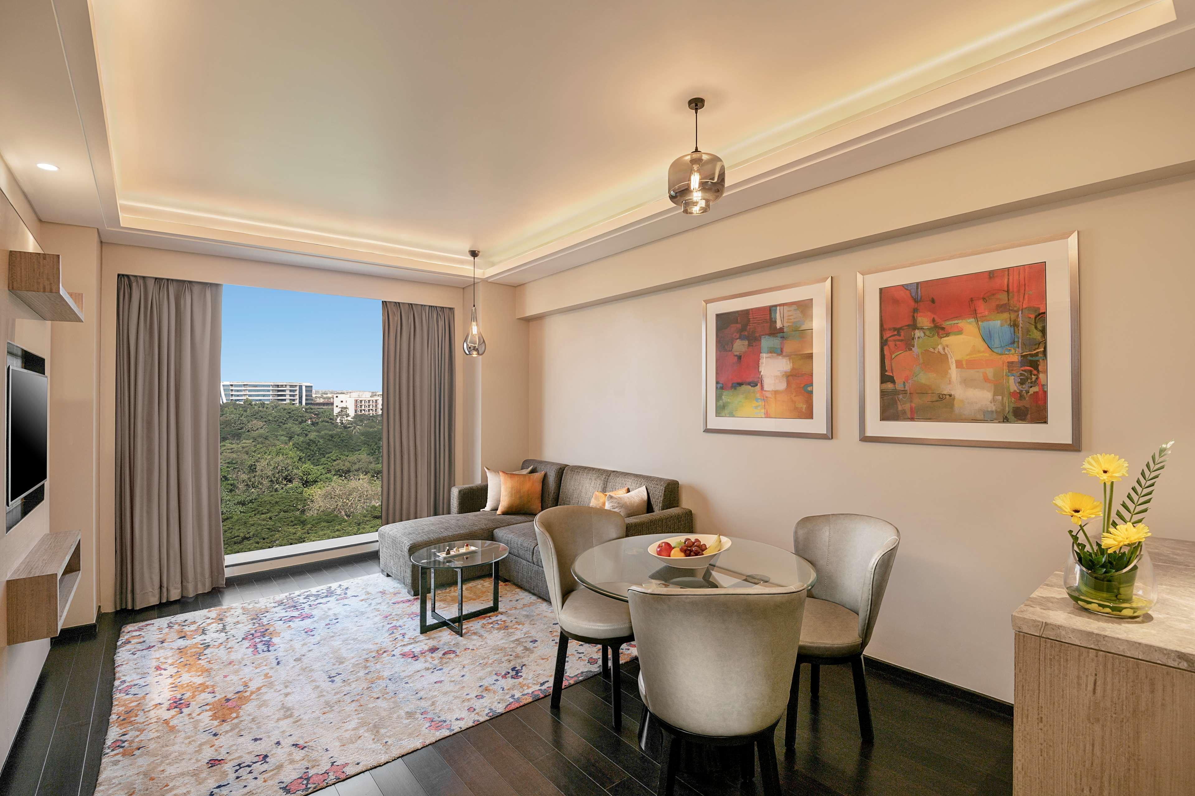 Radisson Mumbai Andheri MIDC Bagian luar foto A living room at the Taj Mahal Palace