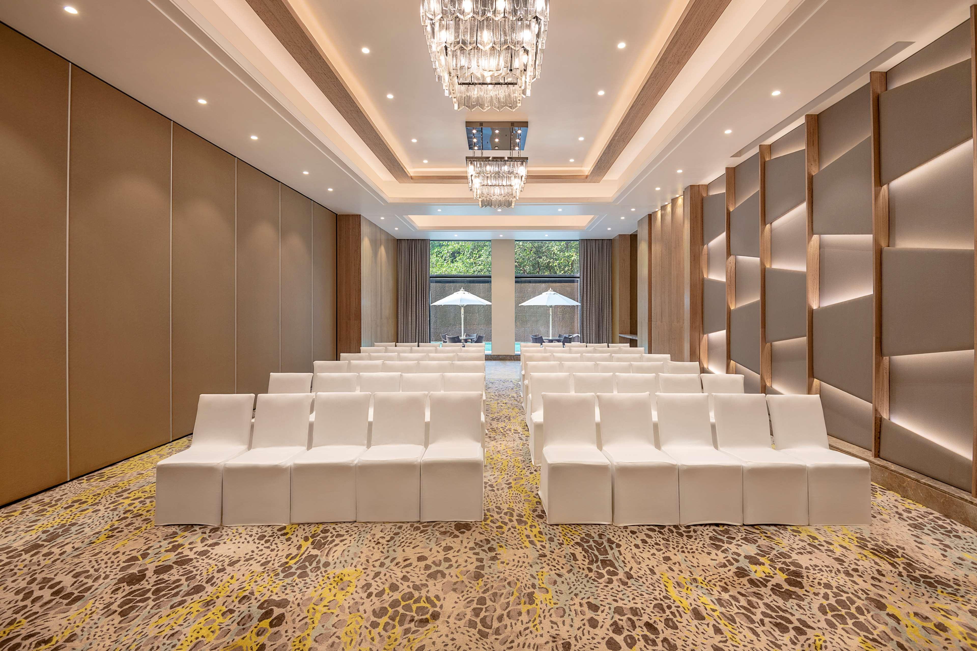 Radisson Mumbai Andheri MIDC Bagian luar foto The ballroom